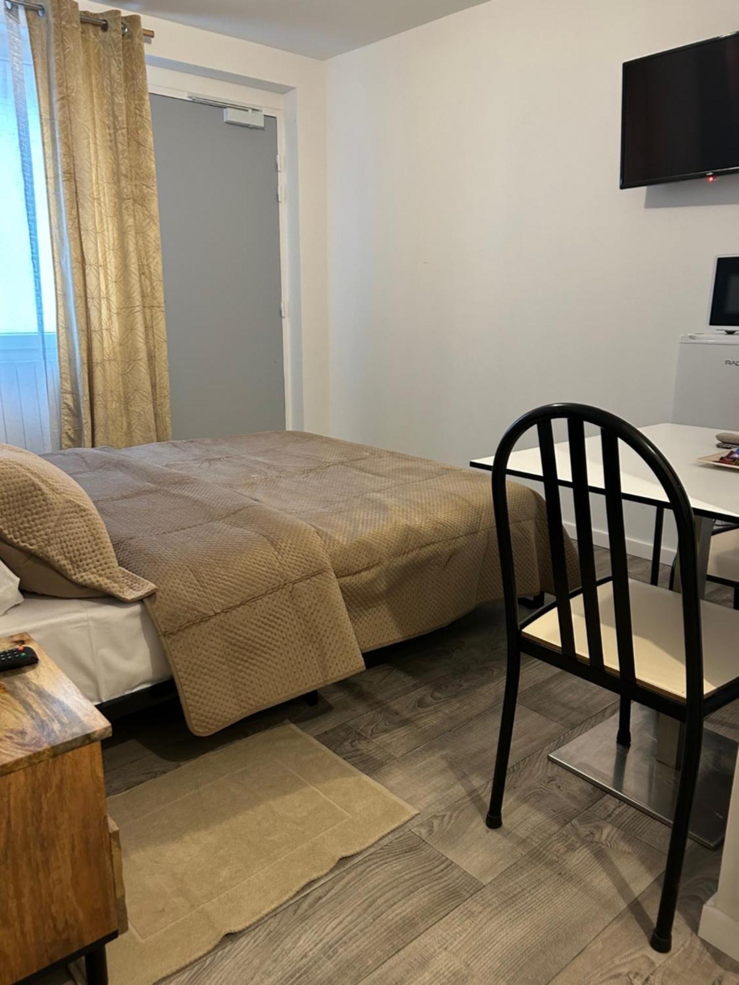 Hotel Saint - Charles ランブイエ エクステリア 写真